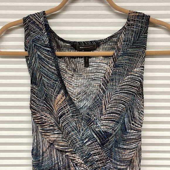BCBGMaxazria Blue Patterned Silk Sheer Sleeveless Blouse With Waist Tie XS - Picture 2 of 8